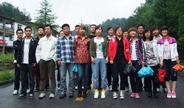 青峰網(wǎng)絡(luò)2011年全體員工洛陽老君山、追夢谷兩日游報道