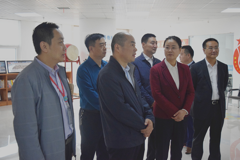 熱烈歡迎河南省委統(tǒng)戰(zhàn)部副部長梁險峰一行蒞臨安陽青峰網(wǎng)絡調(diào)研社會階層工作！